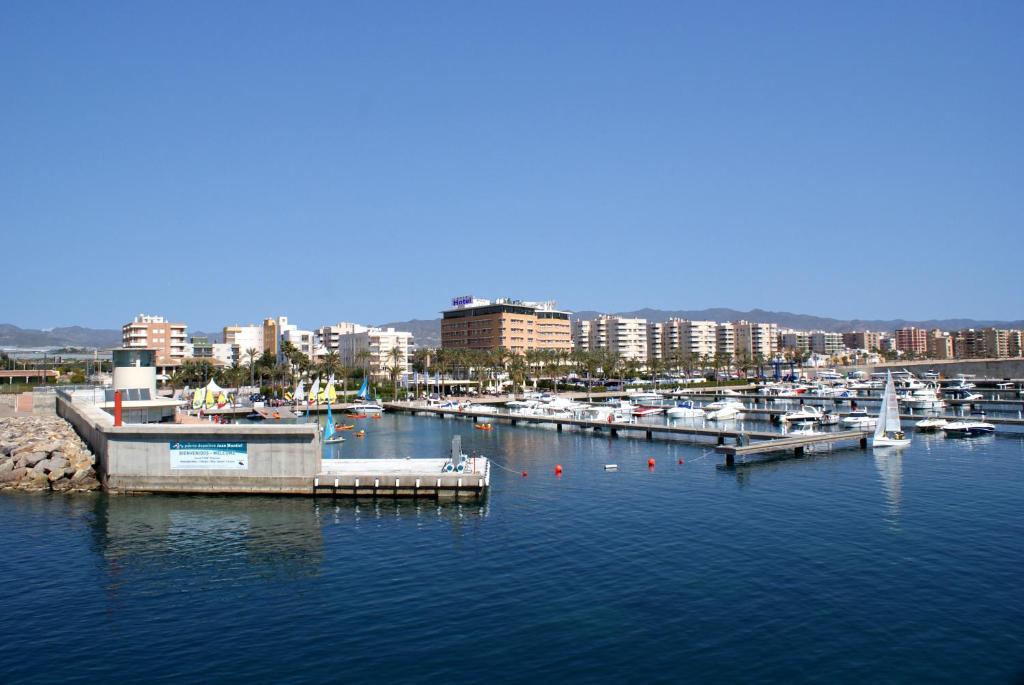 Hotel a Aguilas con caricabatterie per auto elettriche