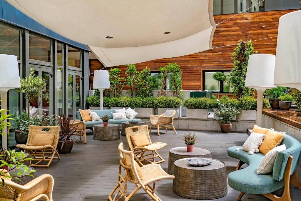 Hotels in Madrid with chargers for electric cars