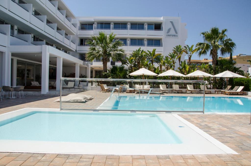 Hotel a Santa Eularia Des Riu con caricabatterie per auto elettriche