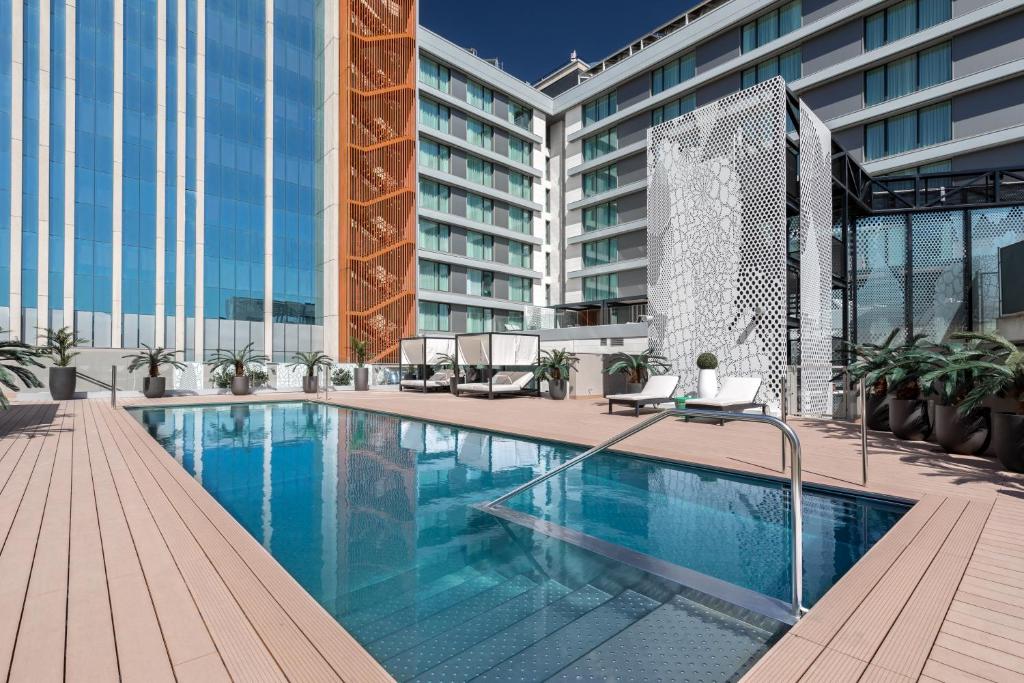 Hotels in Madrid with chargers for electric cars