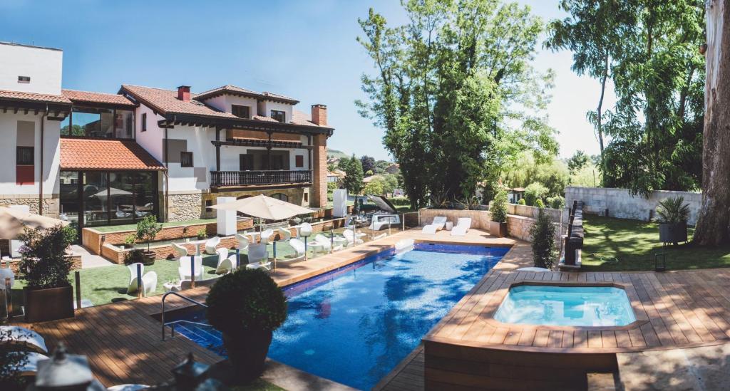 Hotel a Santillana Del Mar con caricabatterie per auto elettriche