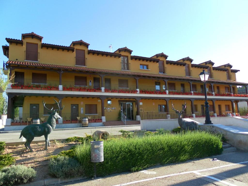 Hotel a Milagros con caricabatterie per auto elettriche