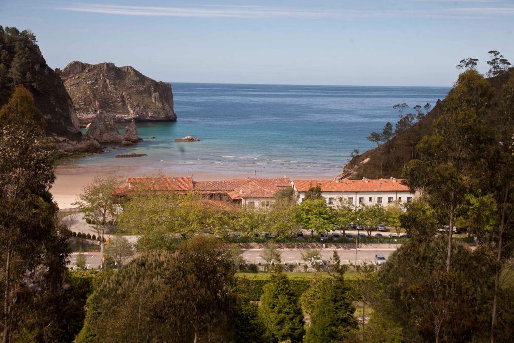 Hotel a Villanueva De Colombres con caricabatterie per auto elettriche