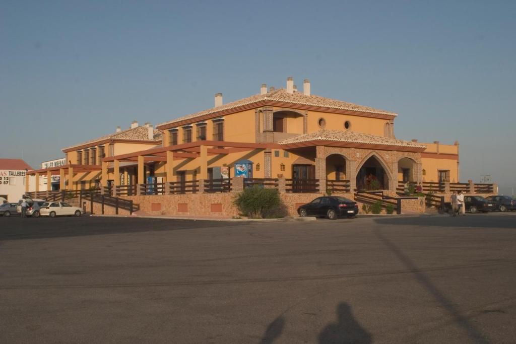 Hotels in Diezma with chargers for electric cars