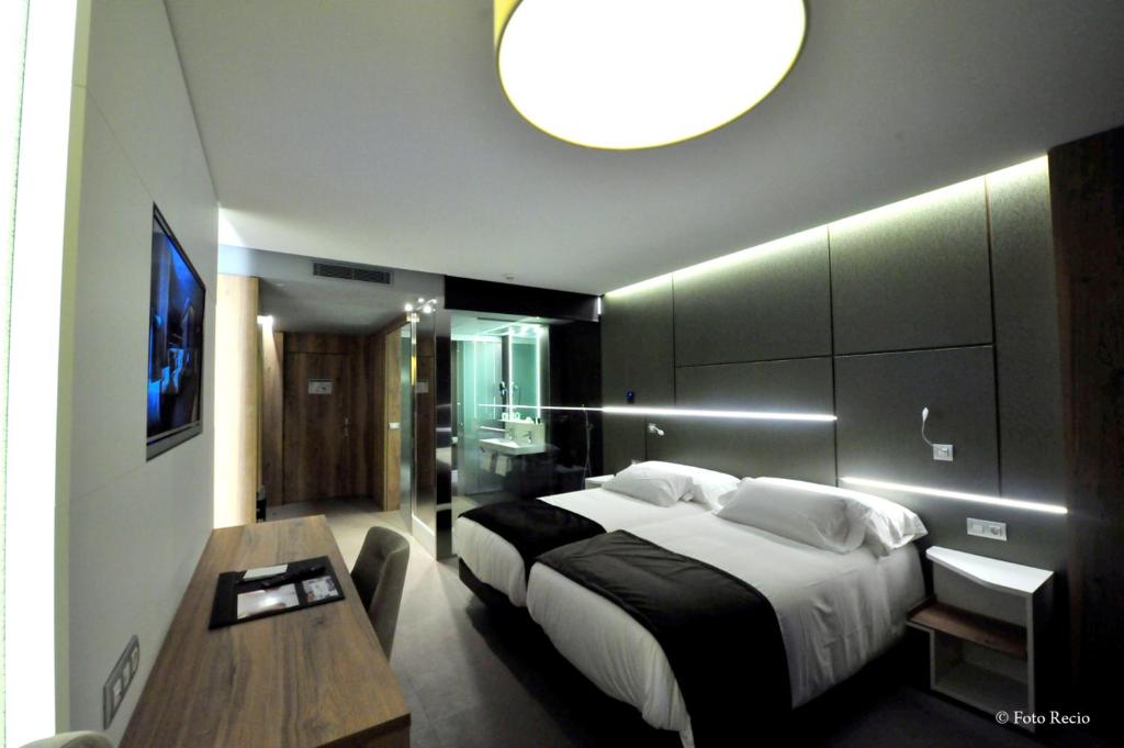 Hotel a Binefar con caricabatterie per auto elettriche