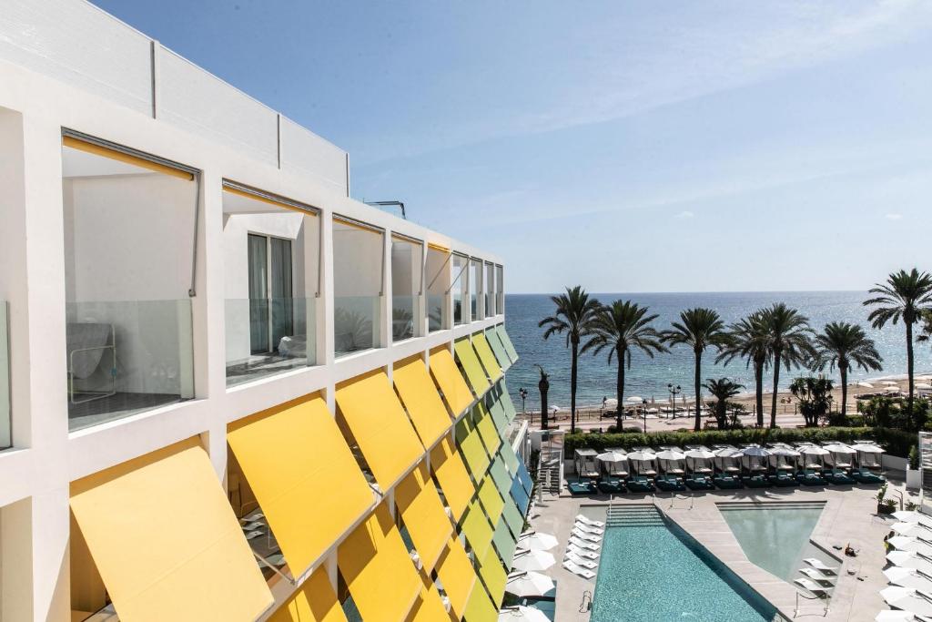 Hotel a Santa Eularia Des Riu con caricabatterie per auto elettriche