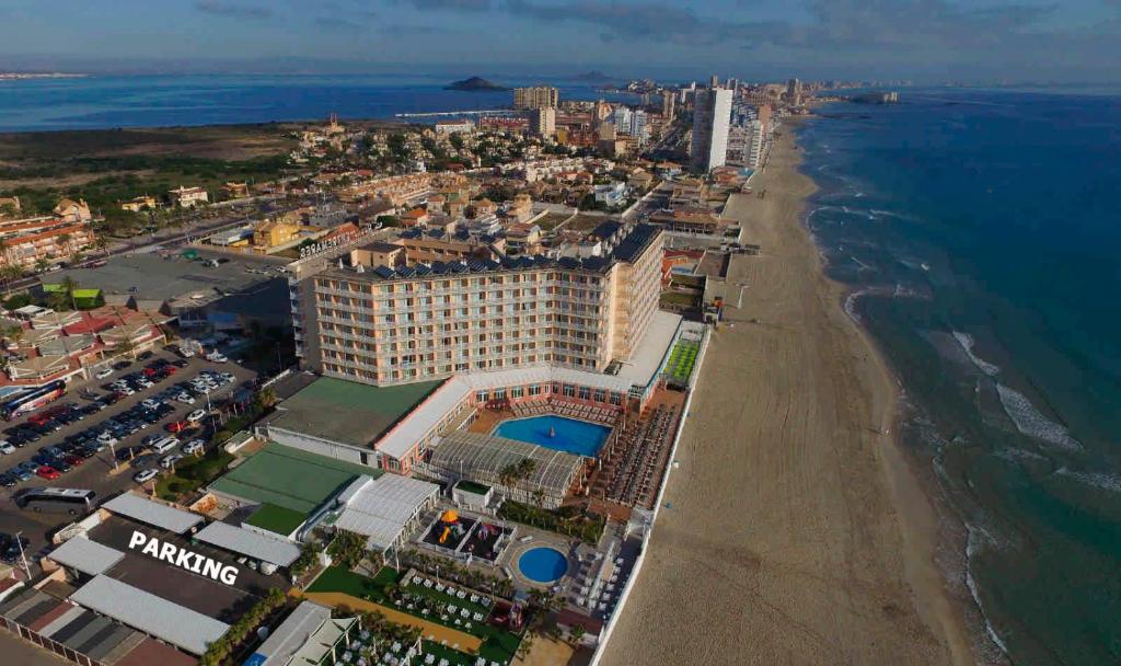 Hotel a La Manga Del Mar Menor con caricabatterie per auto elettriche