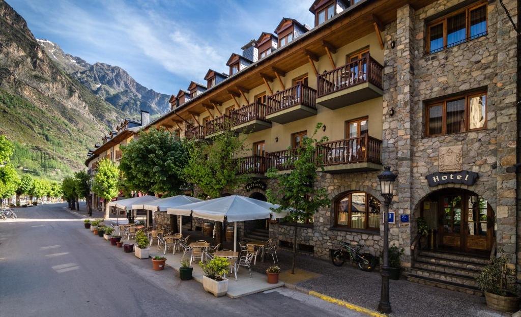 Hotel a Benasque con caricabatterie per auto elettriche