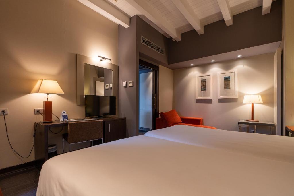 Hotel a Mora De Rubielos con caricabatterie per auto elettriche