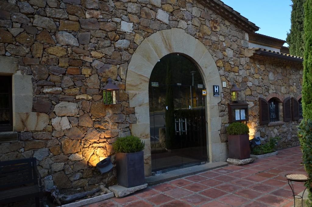 Hotel a Platja Sa Tuna con caricabatterie per auto elettriche