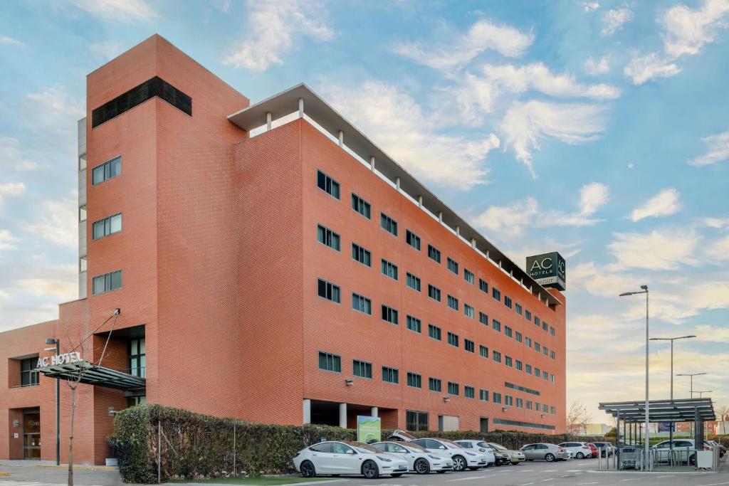 Hotel a Alcalá De Henares con caricabatterie per auto elettriche
