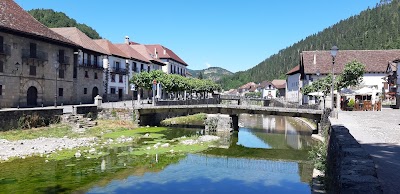 Hotel a Ochagavia con caricabatterie per auto elettriche