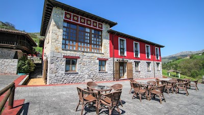 Hotel a Villar De La Peña con caricabatterie per auto elettriche